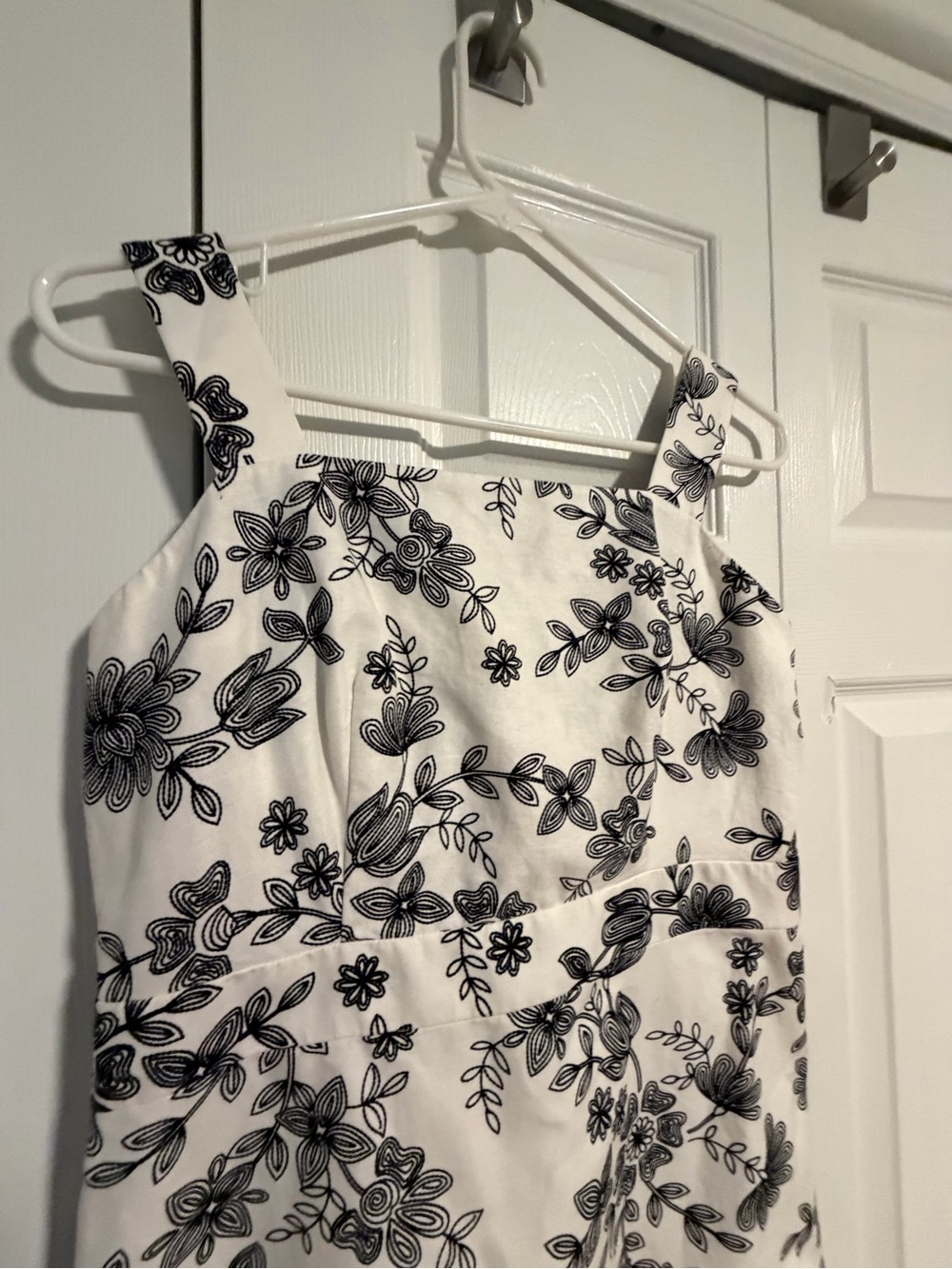 Ann Taylor White Midi Dress with Black Floral Pattern - Picture 2 of 8